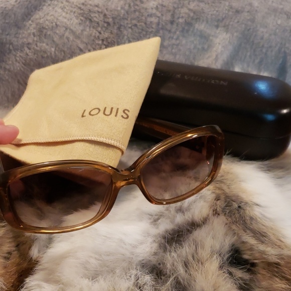 Louis Vuitton Accessories - Authentic Louis Vuitton sunglasses EUC
